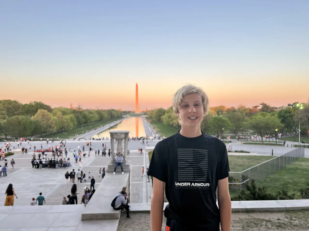 A student at the Washington Monument on the 8th grade trip